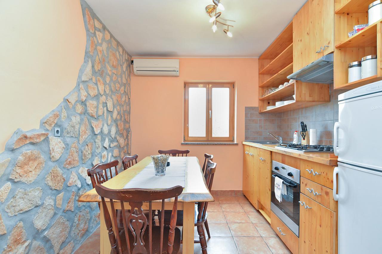 Apartments Dino 1700 Fazana Exterior photo